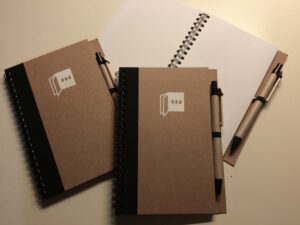 quaderno medio con penna