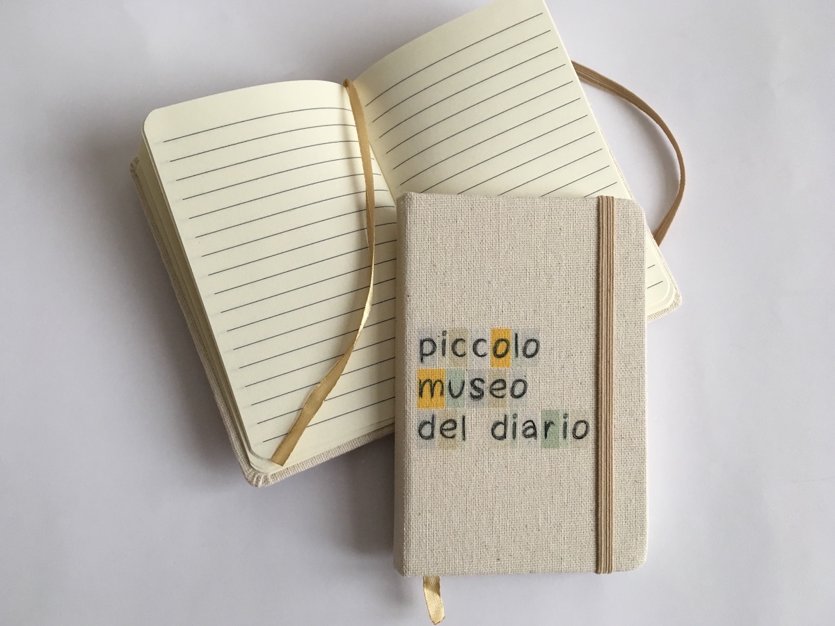 quaderno piccolo in tela con elastico color naturale – attivalamemoria