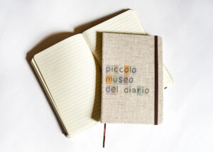 quaderno grande in tela con elastico marrone